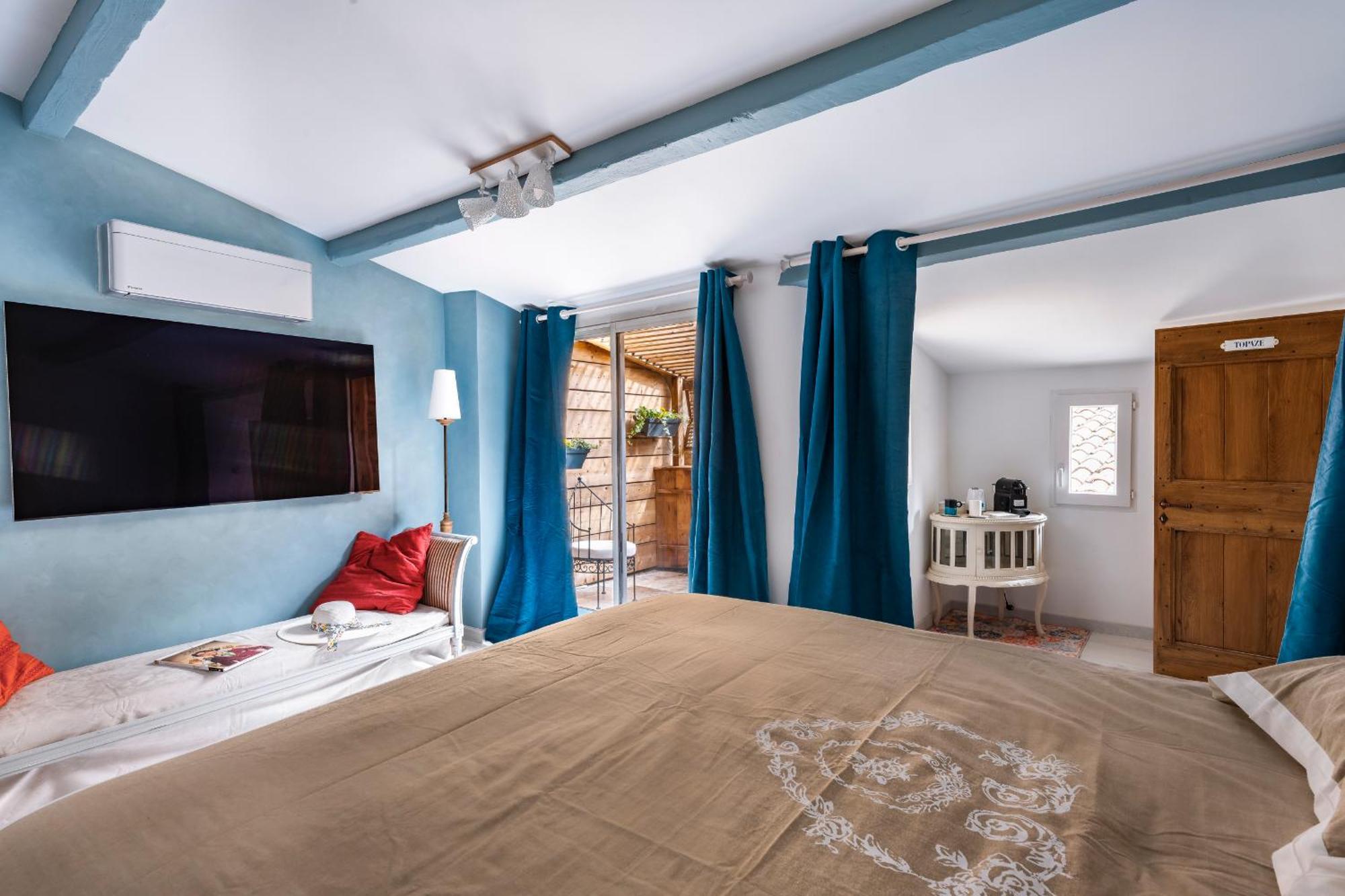 Aux Heures Bleues LʼIsle-sur-la-Sorgue 외부 사진